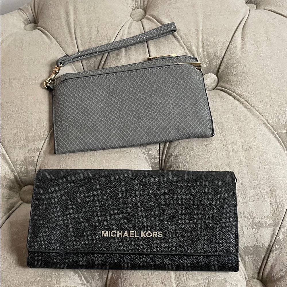 Michael Kors Black and Gray Clutch and Wristlet Set
